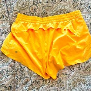 ✳️ Athleta running shorts 🍊size L.